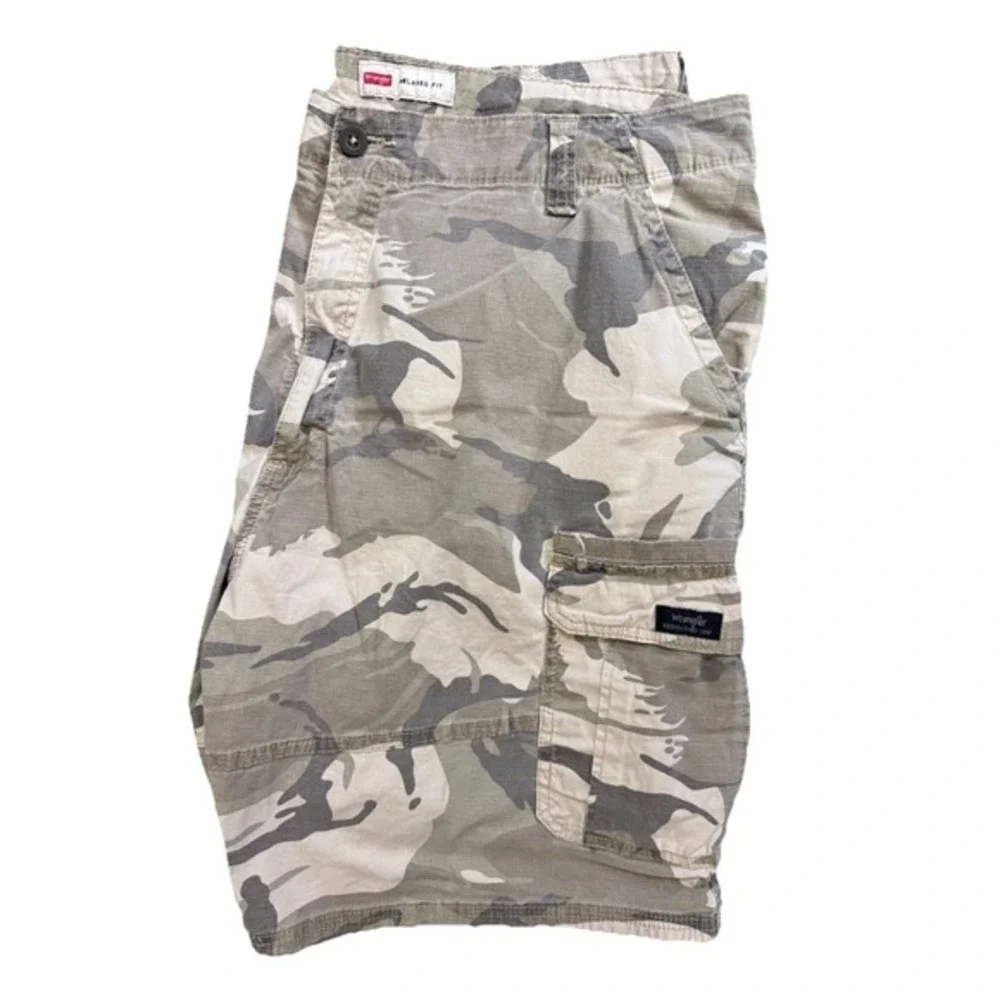 Wrangler Camo Cargo Shorts Mens 42 Relaxed Fit Loose Utility Outdoors Green Army